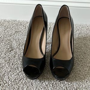 Saks Fifth Avenue black patent leather peep toe pump size 9